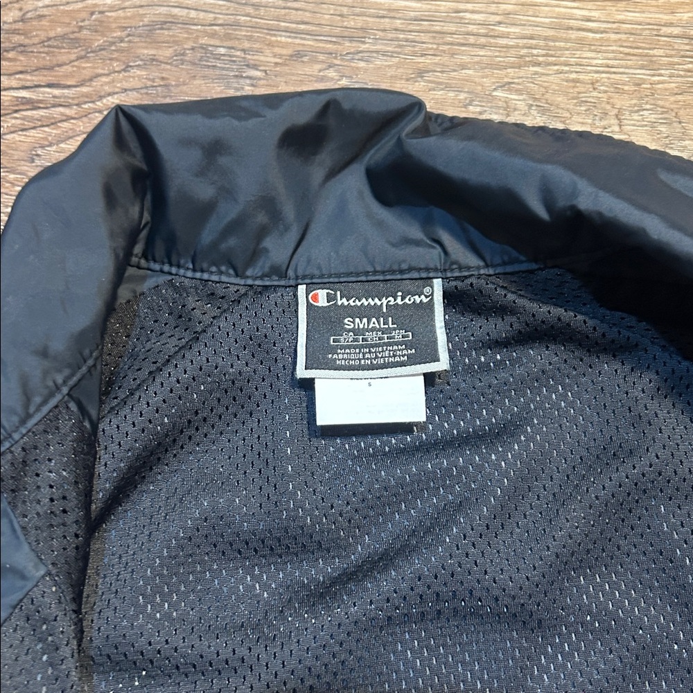 Champion Women's Black Cropped Windbreaker Jacket - Picture 7 of 7